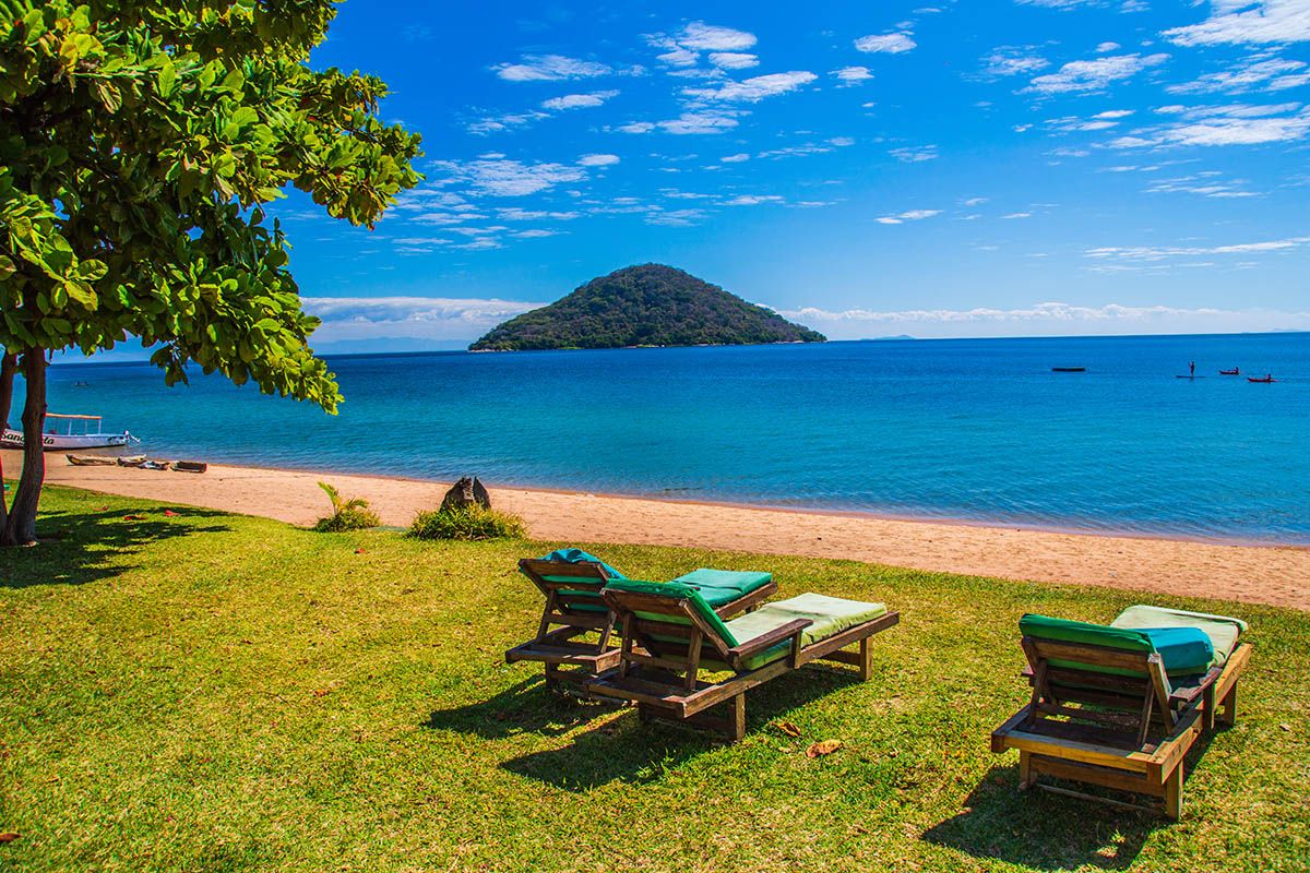 mgoza-lodge-lake-malawi-lodges-malawian-style-cape-maclear-rustic-views